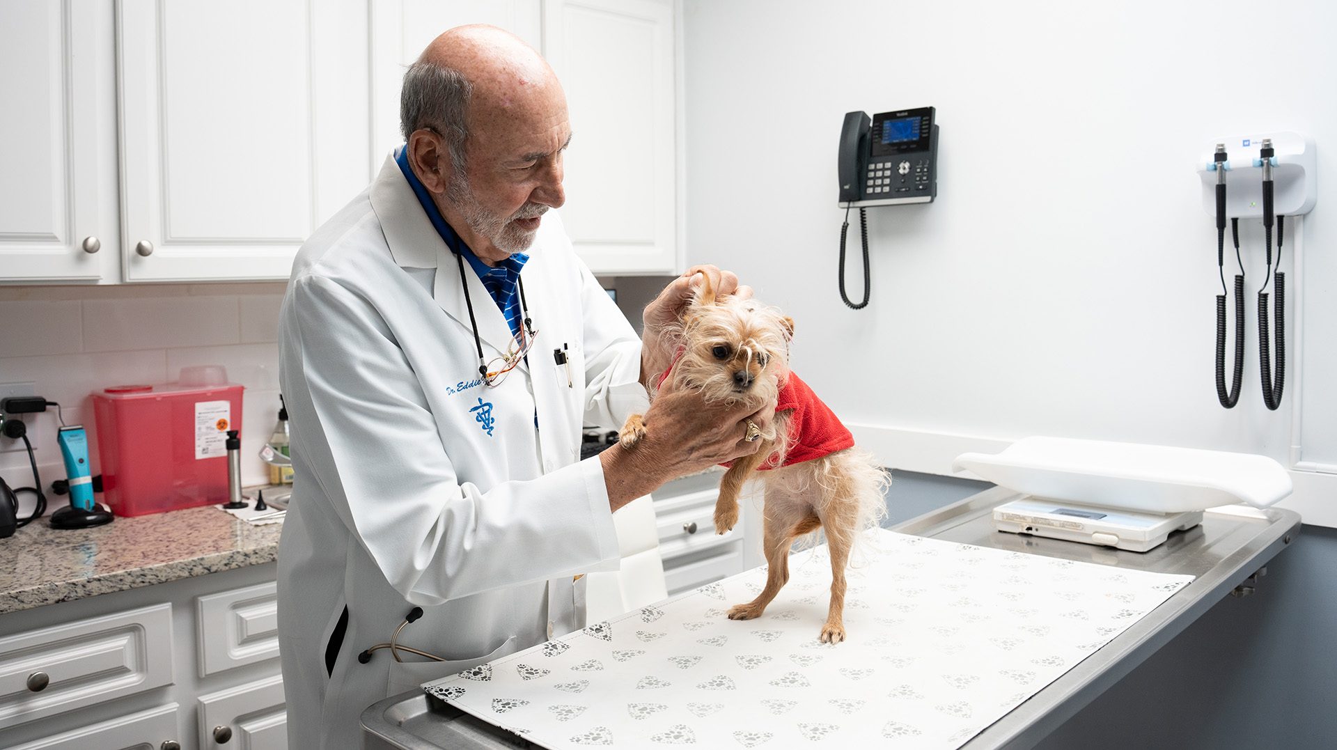 Dr. Eddie Garcia - Veterinarian in Tampa, FL